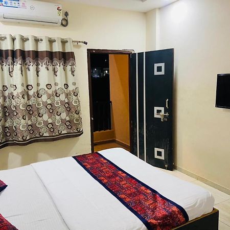 Hotel Meghmalhar Lodging Jejuri Екстериор снимка