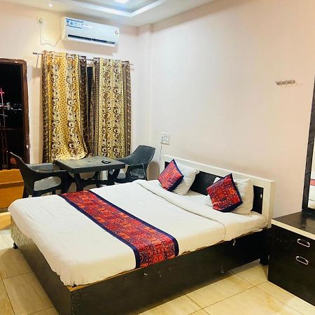 Hotel Meghmalhar Lodging Jejuri Екстериор снимка