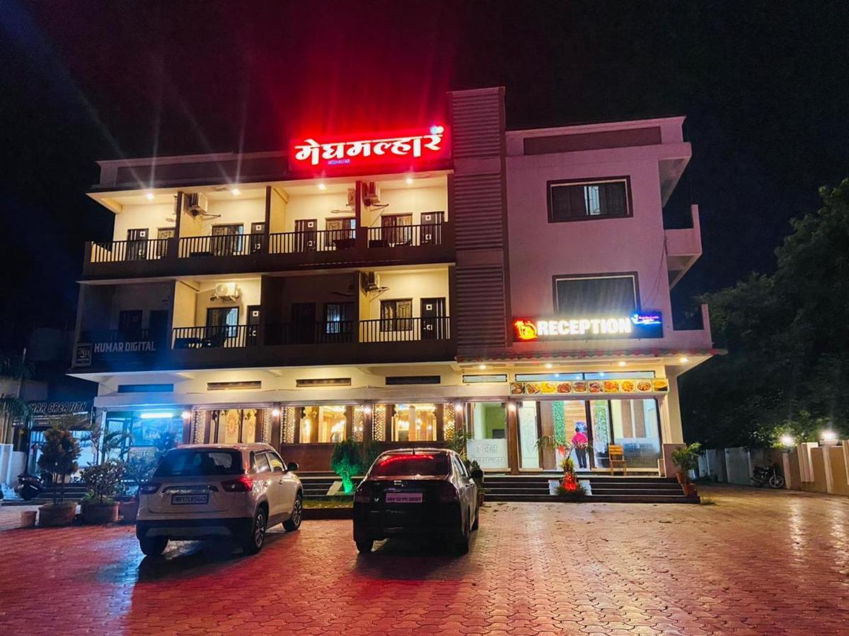Hotel Meghmalhar Lodging Jejuri Екстериор снимка