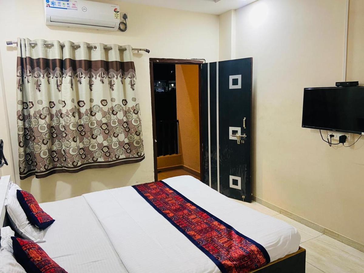 Hotel Meghmalhar Lodging Jejuri Екстериор снимка