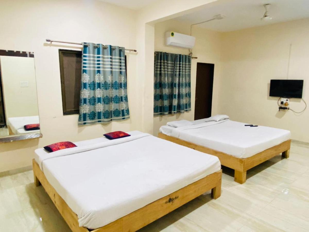 Hotel Meghmalhar Lodging Jejuri Екстериор снимка